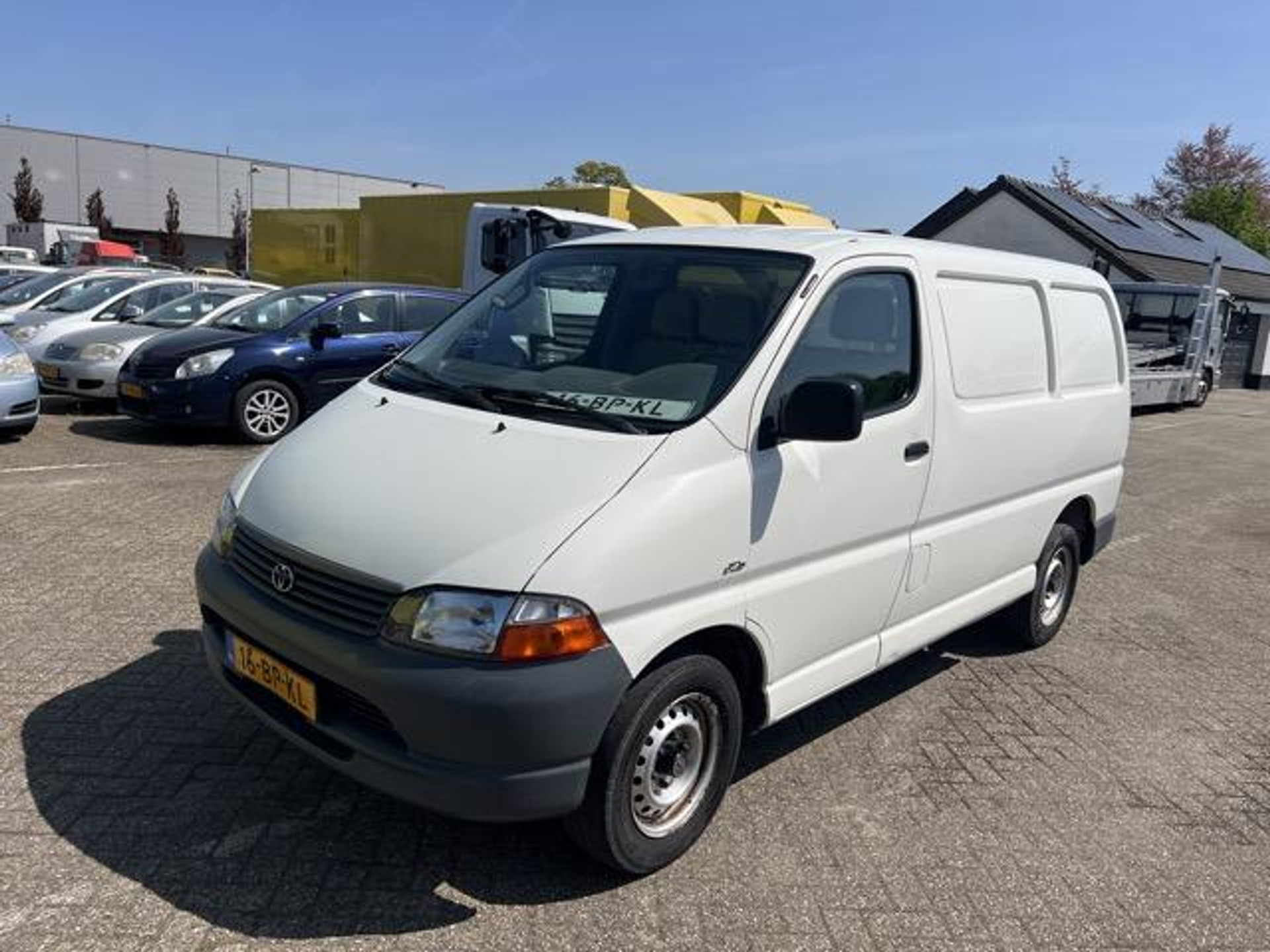 42266300-16.jpg
